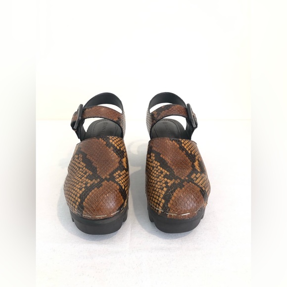 Tory Burch Lug Sole Clogs Sling Back Caramel Brown Snakeskin Size 7 - Picture 2 of 7